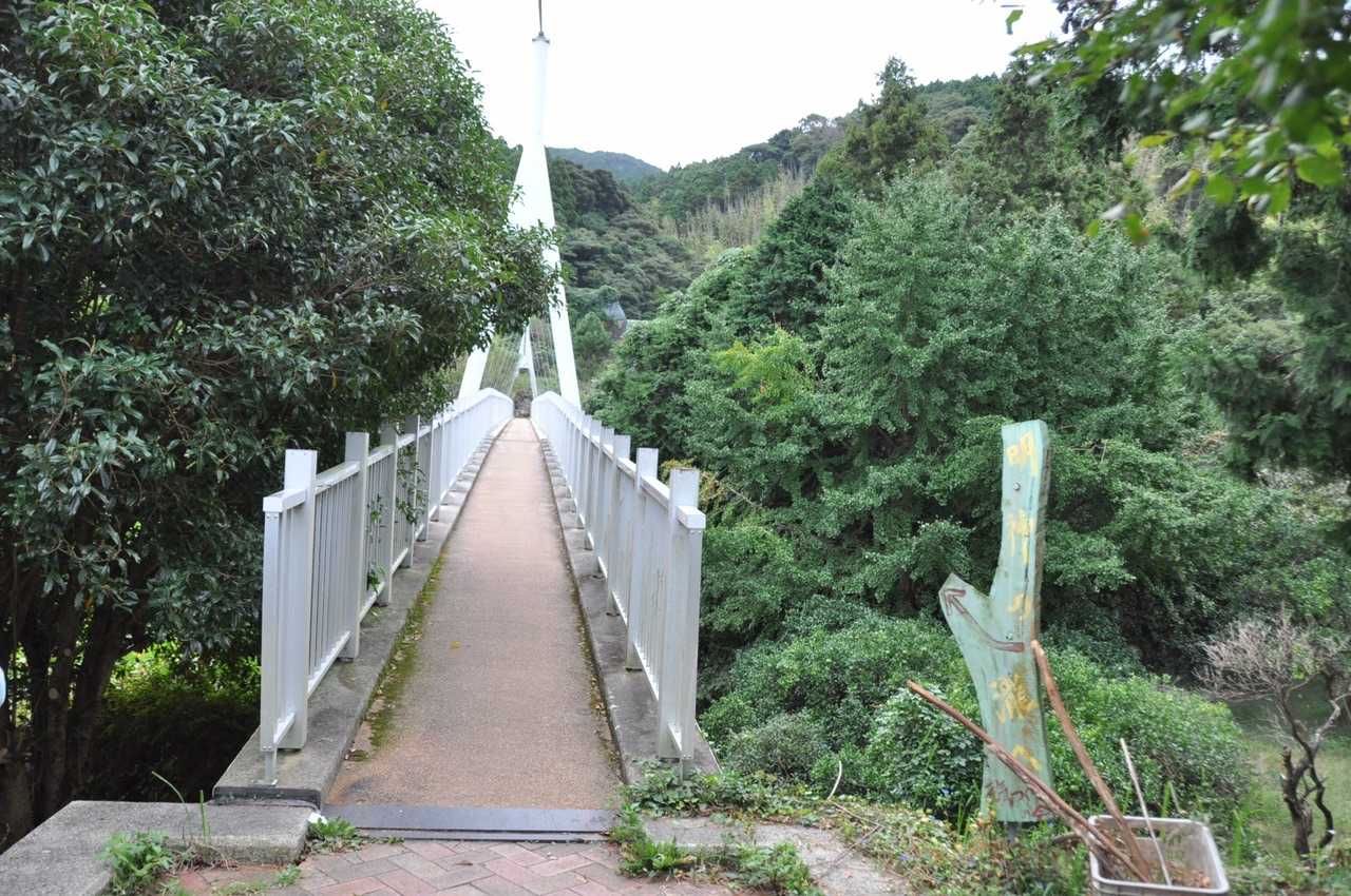 二丈岳 往復 | 沢沿いを涼しく歩き、山頂の巨岩から糸島の絶景を楽しむの写真
