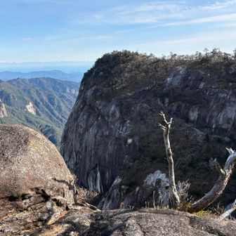 対岸には坊主尾根