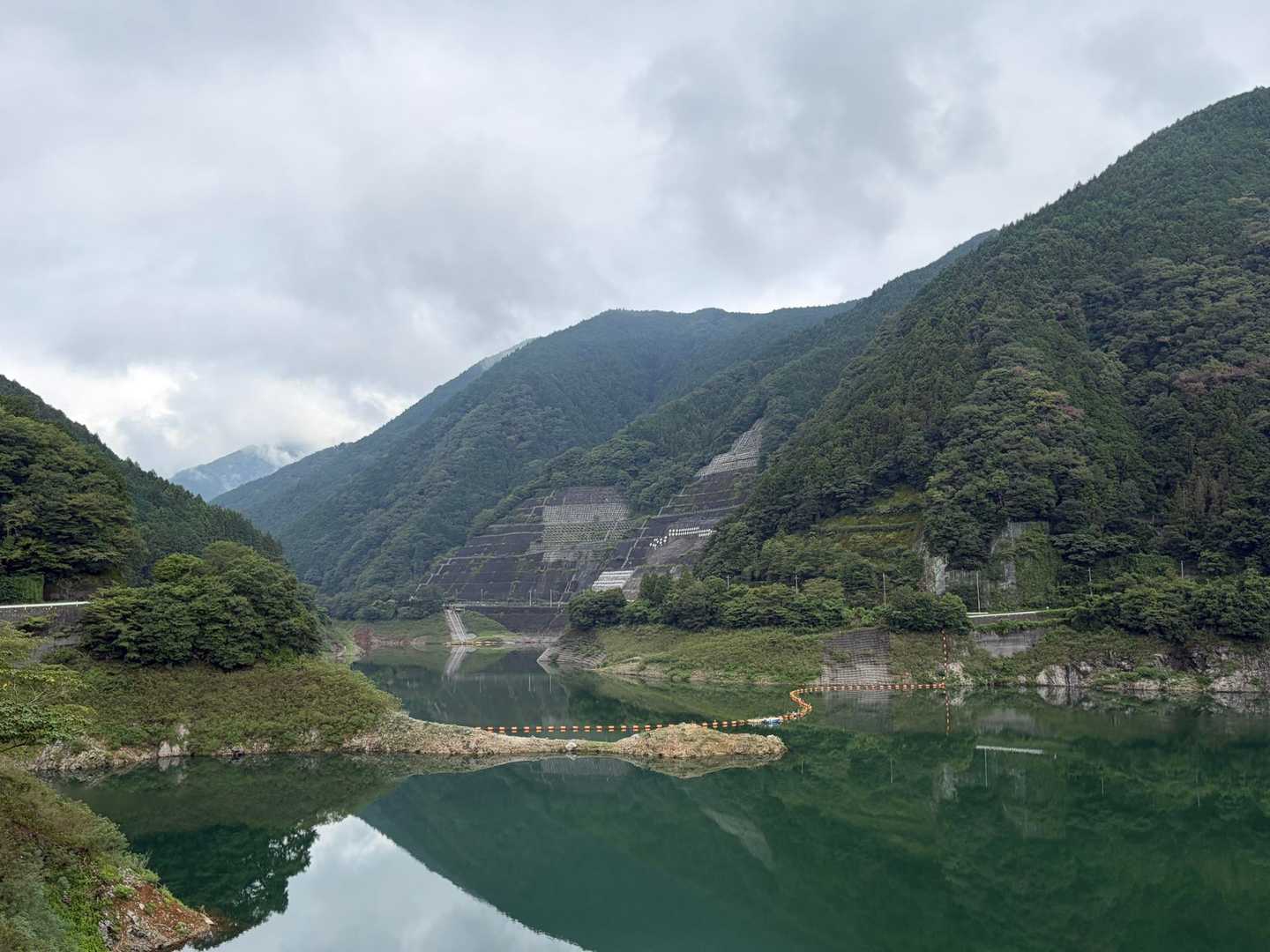 有間ダム💚
ここを通過して登山口まで行きます。