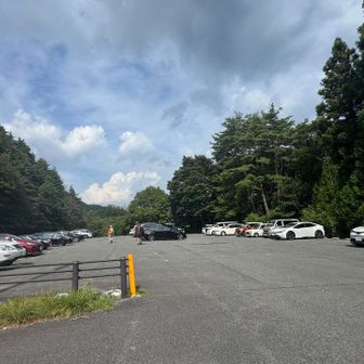 おや？オレンジ色のキャストが停まってる
蕎麦さんファンの方は
午後、遅めの割谷🅿️に来ると
逢える可能性大ですよ〜