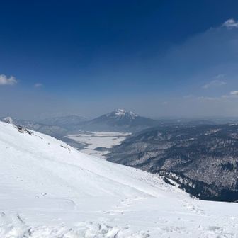 雪の尾瀬と燧ヶ岳。素敵です