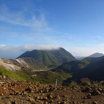 ちょっと雲がかかっていますが三俣山もバッチリ♪
