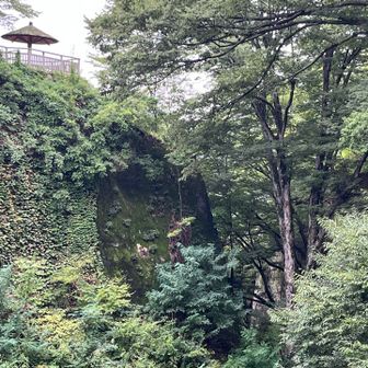 絶壁。天然の要塞。