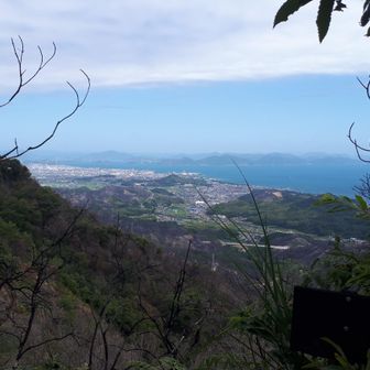 しまなみ方向は良い天気。看板も焦げてしまっています。