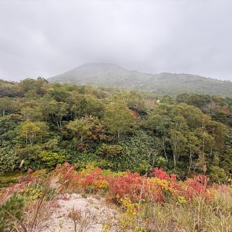 アンヌプリに雲がかかってます。
