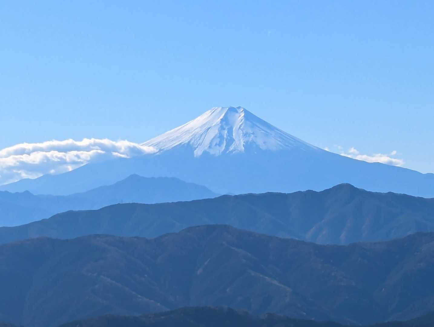 御岳山駅-天狗の腰掛け杉-芥場峠-大岳山-トバノ岩山-中岩 縦走コースの写真