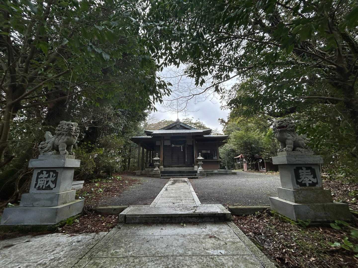 立派な烏帽子嶽神社