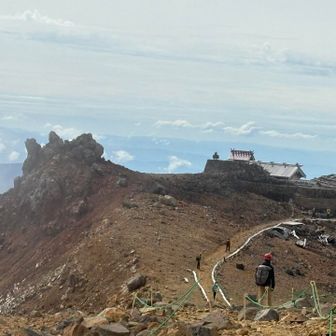王滝山頂を目指す