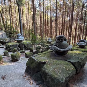 生駒山・神津嶽・大原山 喋りながらだとあっという間に今日の目的地❣️
龍神窟🐉