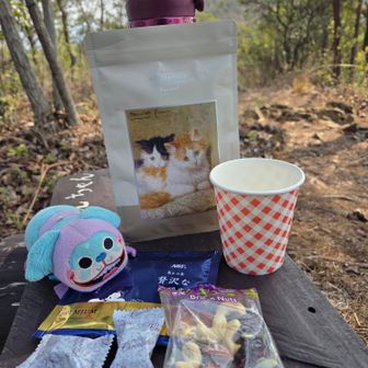 久しぶりに多賀坂山でコーヒータイム☕
山友さんにいただいたコーヒーとチョコ😋
ご馳走様でした🙂‍↕️
