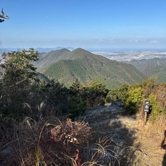 正面に金剛山。