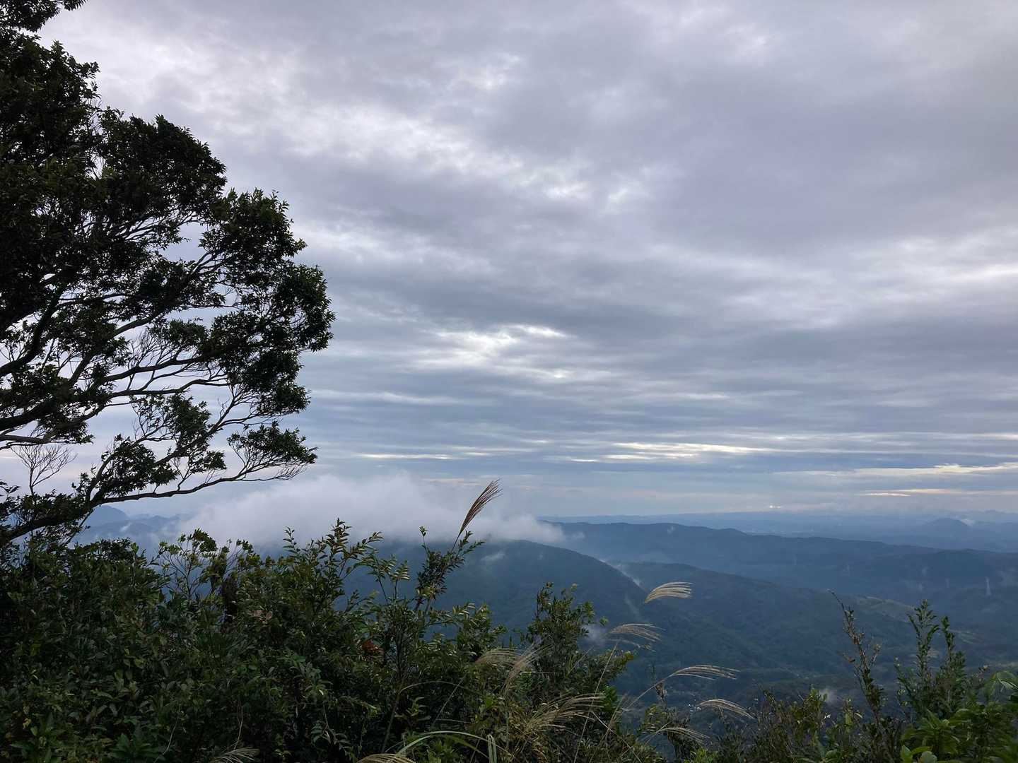 雲がやってきそうなので、そそくさと下山～