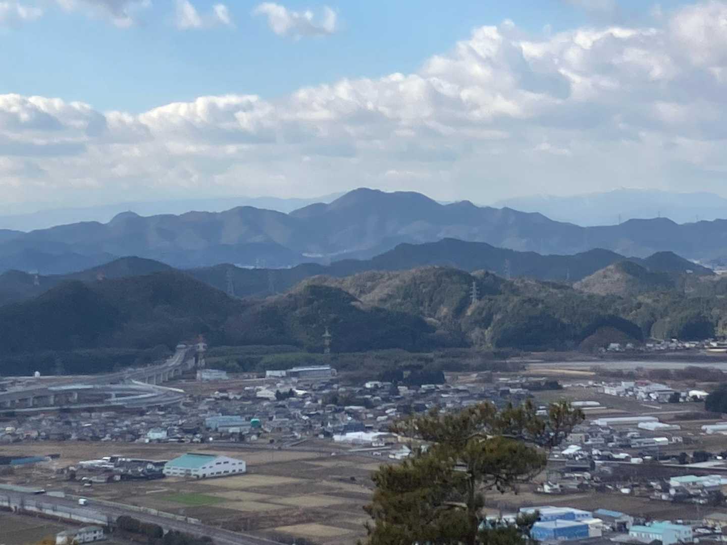 左/金華山、右/百々ヶ峰