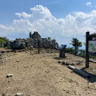 由良ヶ岳東峰山頂(640m)