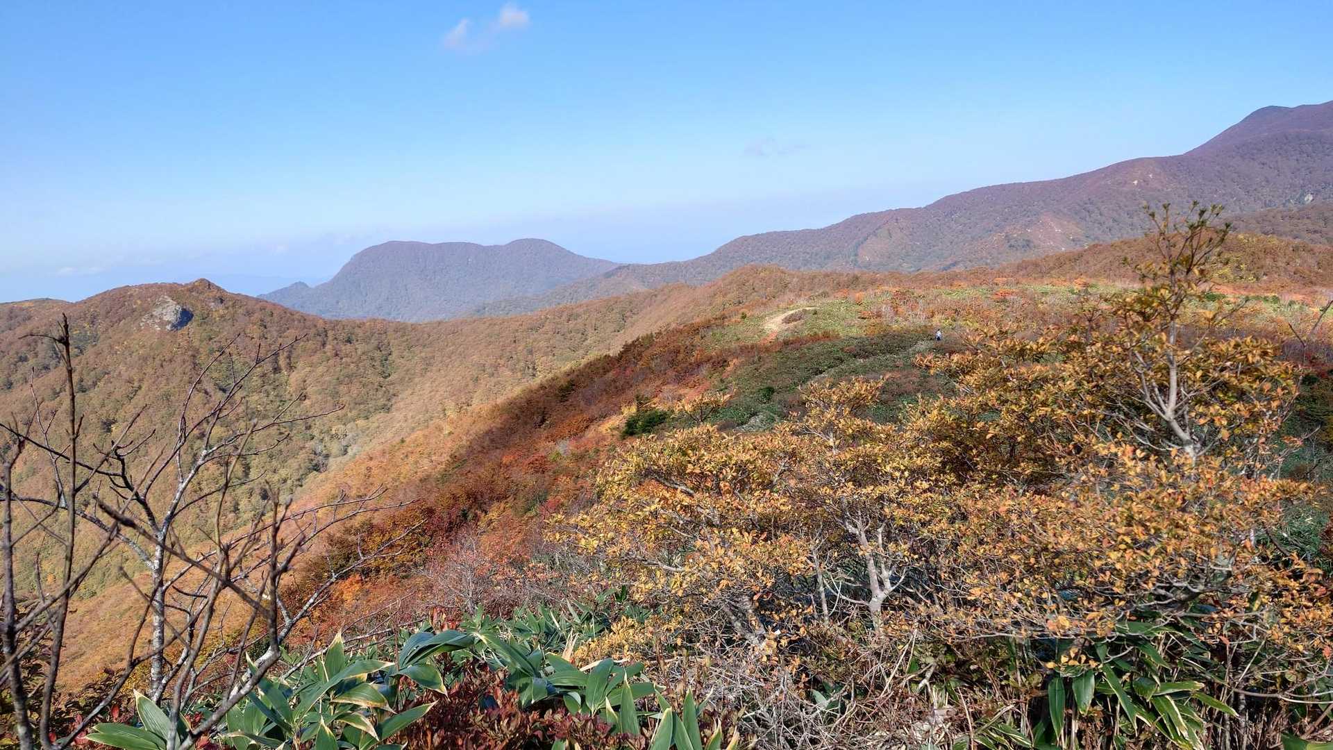 同じく帰路、紅葉した山々