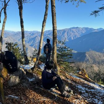 山の名前が正解かどうかはわかりませんが、とりあえず山に見惚れているUGさん。。

UGさん、、タイプミスではありませんよーwww詳しくはチビ爺さんのレポでね😏