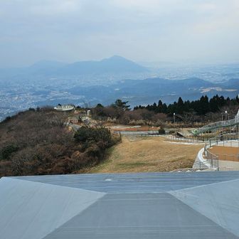 皿倉山からの展望は霞んでます。足立山方面