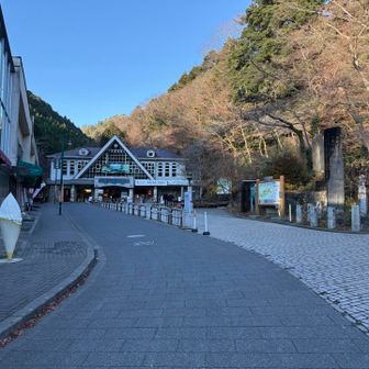 まだ混雑前の駅前♪