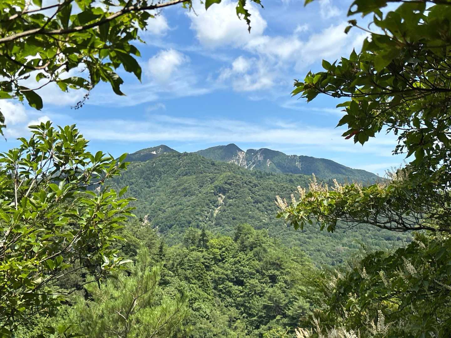 中峠から見る釈迦ヶ岳好きです❤️