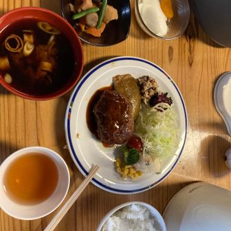 山小屋での夕食