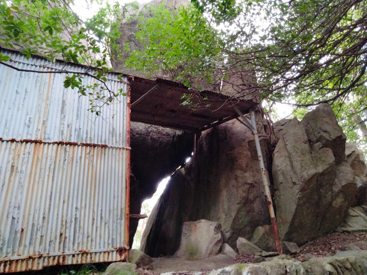 岩の割れ目もアクセント✨