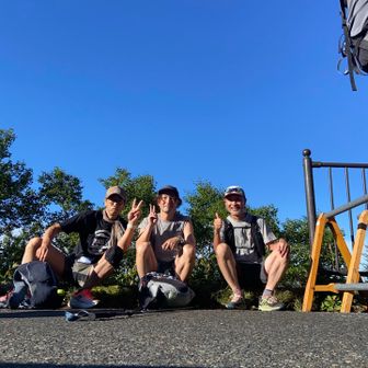 富士山登山ルート3776のスペシャルサポーター、ぶら富士さんとは五合目でお別れ👋
さすがスペシャルサポーター、ここまで引きずってくれたお陰でかなり短縮できたけど、ボロボロになりました😅

ぶら富士さん、ここまで道案内ありがとうございました😊