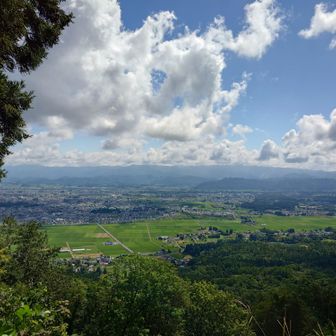 愛宕山からの米沢市街
雲☁はありますが陽射しはジリジリ🥵
