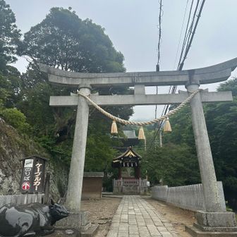 梅雨の合間に筑波山、山頂はガス