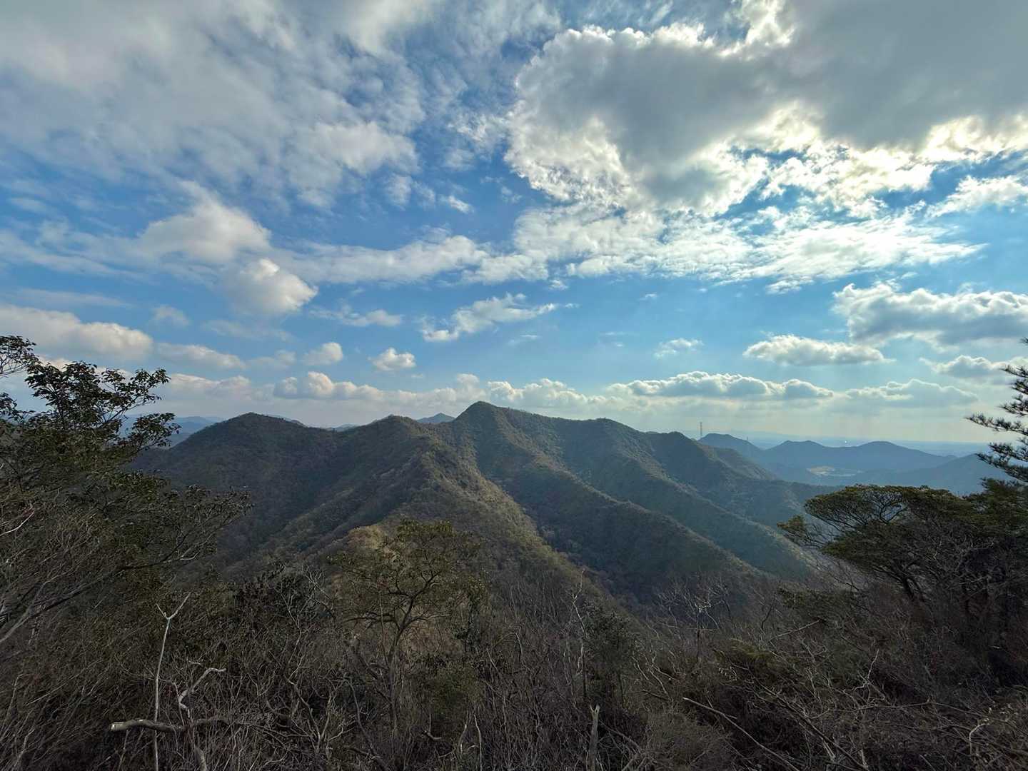 鈴堀山をトラバースしながら、良い景色やな💖
