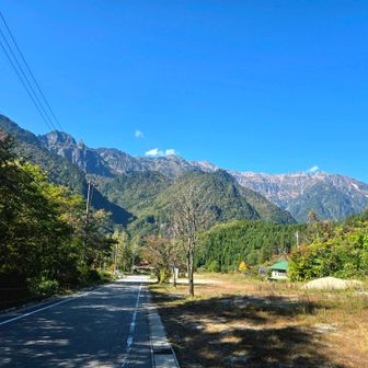 笠ヶ岳に見守られる中尾の町