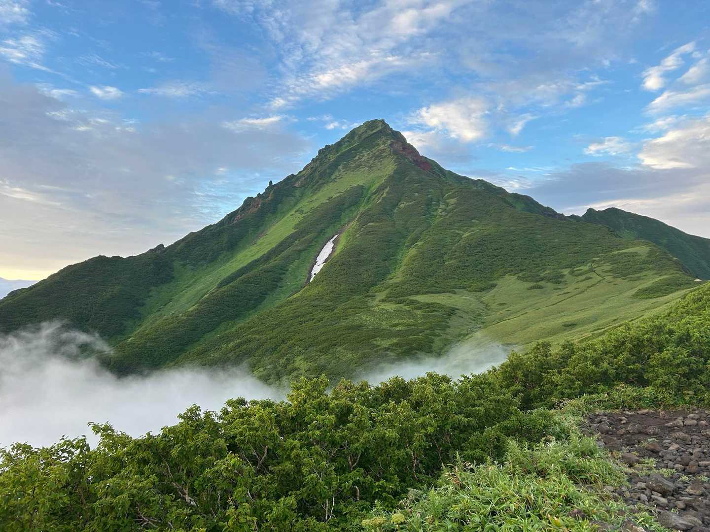 鴛泊ルート | 日本最北の独立峰「利尻富士」を眺める王道コースの写真