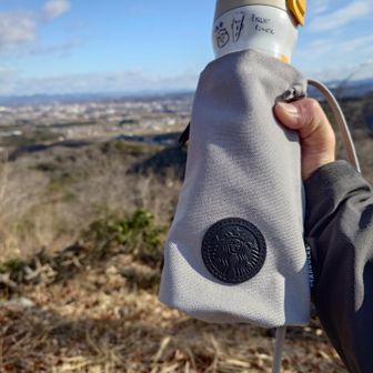 今朝、スターバックス福袋が届きました。
ボトル用のポシェットが入ってました。
これは重宝します、早速、熱いCoffee入れてきました。