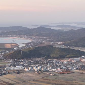 朝登った古墳山の柴山。
どでかいお墓みたいなもんなのかな。
