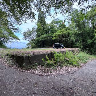 一つ上の駐車場。Google Mapではすごく細い道に見えたけど、そうでもなかったので、ここまで問題なく来れると思います。