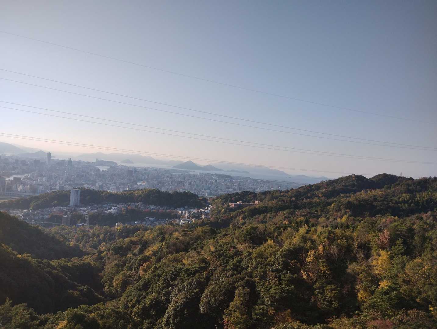 途中の岩ポイント
山が色づいてる〜