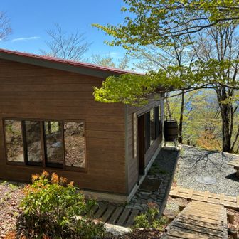 立派な避難小屋。