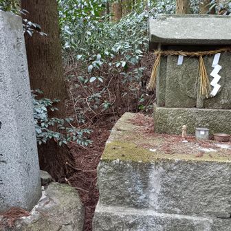 下り麓にも祠🙏上宮