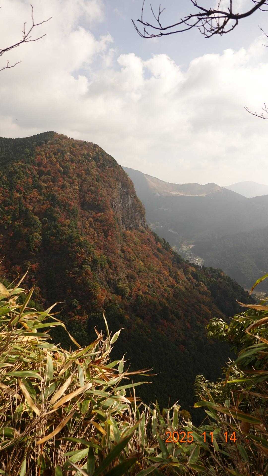 兜岳・鎧岳ハイキングコース登山口-兜岳-峰坂峠-鎧岳-新宅 縦走コースの写真