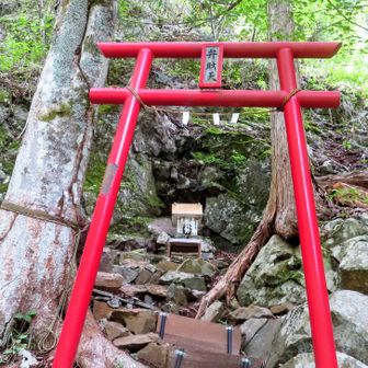 弁財天が祀られています