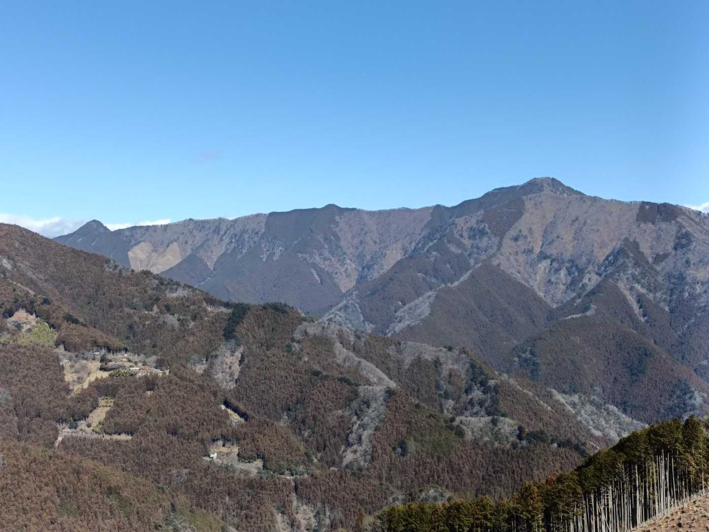 奥多摩の山々が良く見えます☀　鋸山〜大岳山