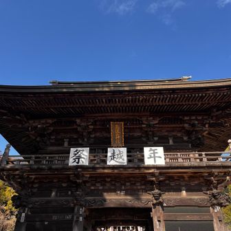 まだ新年のお祭り中ということで、たくさんの参拝客がいました