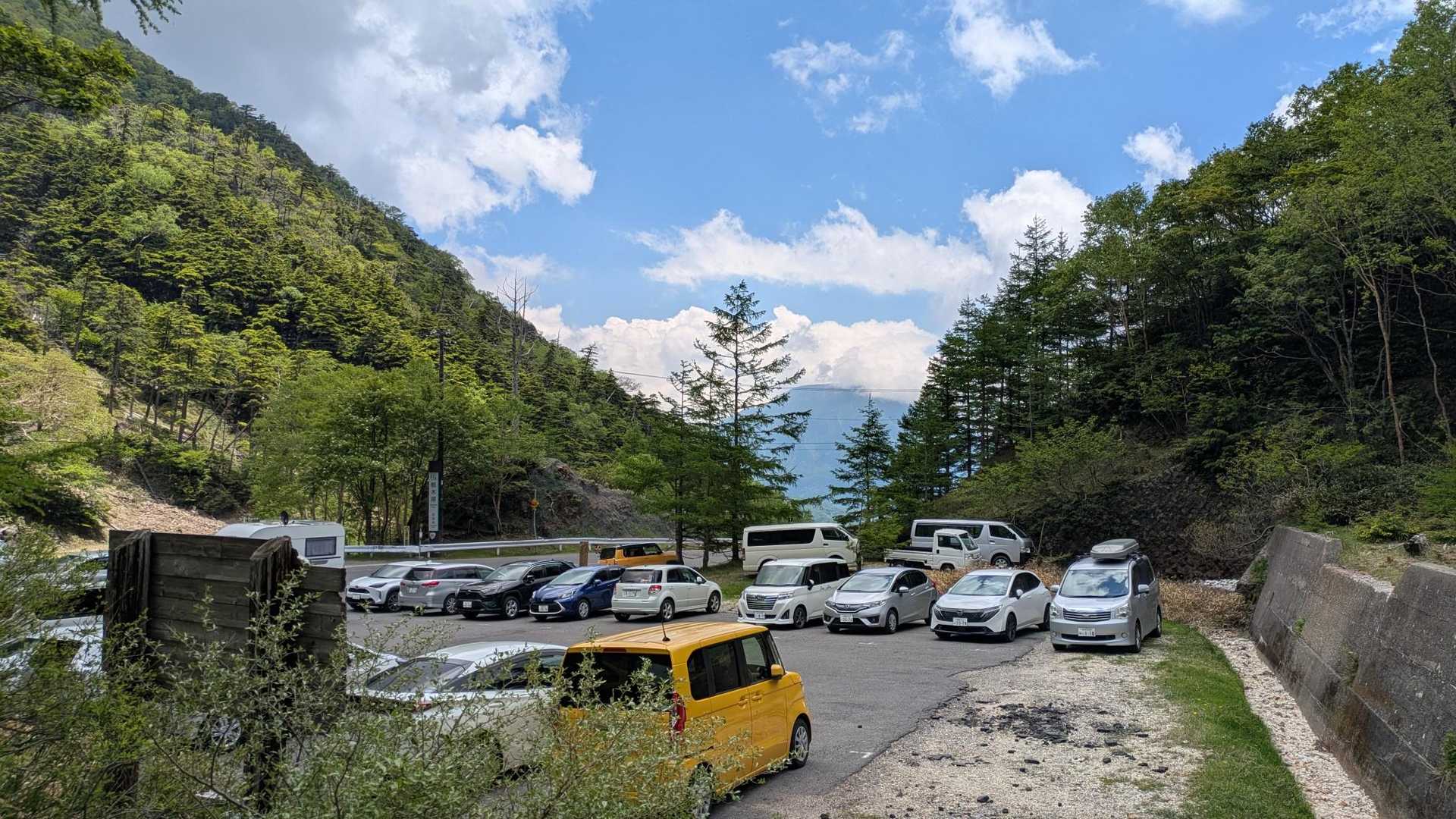 無事下山

車多いな、白根山行ったのかな