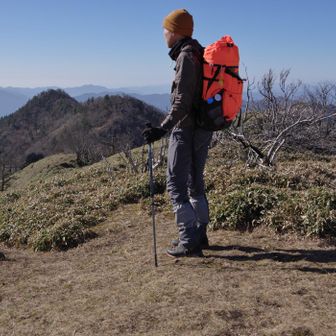 山頂には私だけ
三脚立てて自撮りしてみる
山頂は少し風あり