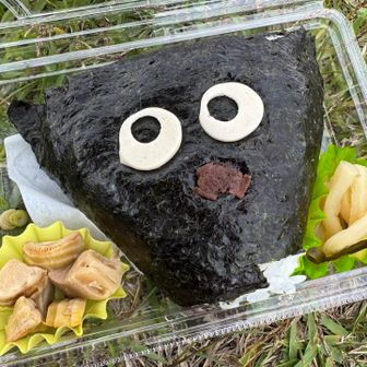 お昼ごはんは、ヒバゴンむすび🍙😍✨