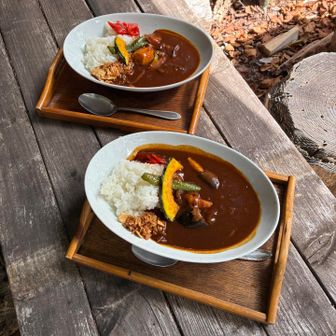 大弛峠小屋でカレー🍛を頂きました。
1000円！…クオリティと金額💯