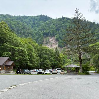 駐車場到着〜🛬
車の台数の割には登山者は少ないかな🤔
旅館まで歩きの方が多いのかな〜。
お疲れ様でした〜👋