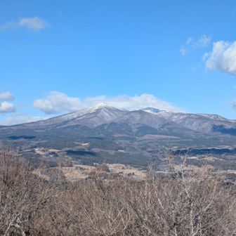 山頂からはバッチリ安達太良が見える ٩(๑❛ᴗ❛๑)۶