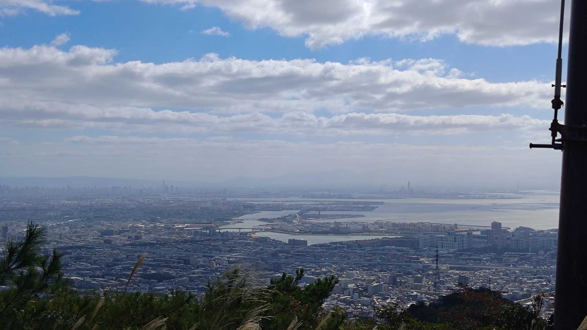 ゆっくりしながら、大阪や神戸の街並みと海を眺めてました。