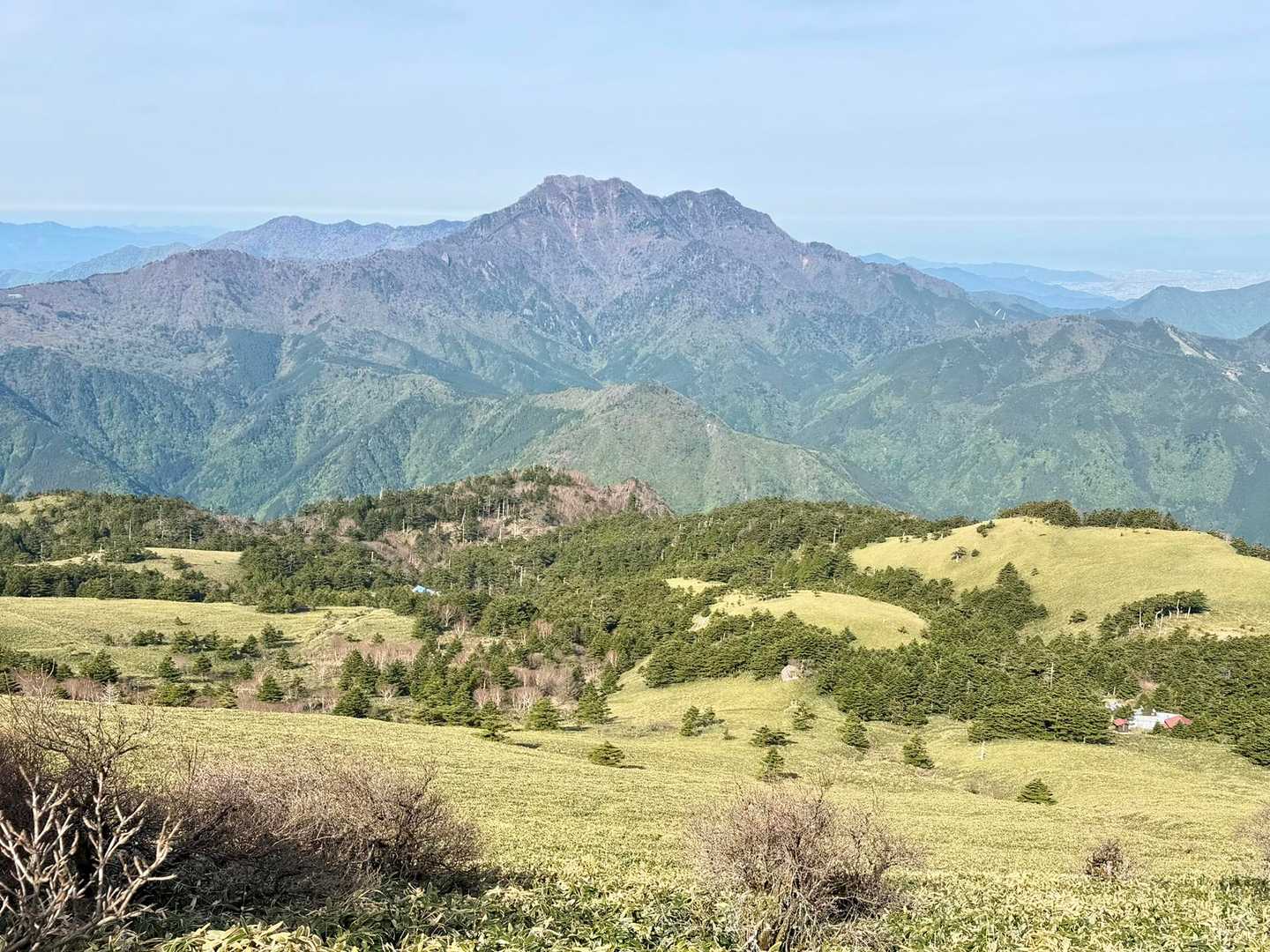 石鎚山(ヅッチー)、このドーン感は大好きなおんちゃんに通づるところもあります☝️