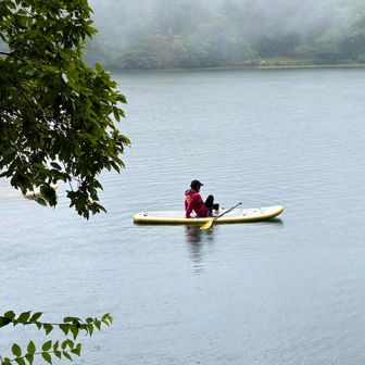 四尾連湖はSUPやカヌーのレジャースポットなのかな🛶🤽🏻‍♀️🏊🚣‍♀️
湖畔を歩き10時前にゴール🏁
時間的にもうひと山？ふた山？行けそう🦆🤷🏻‍♂️